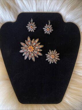 Joan Rivers Swarovsky Crystal Daisy Drop Earrings and Pins Set